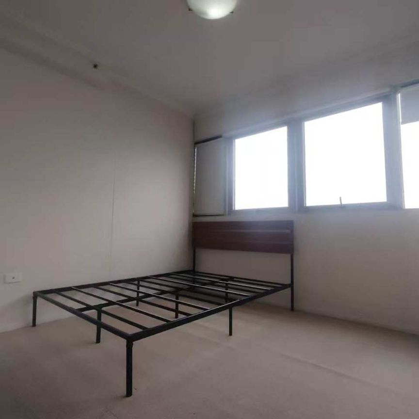 One Bedroom Apartment for Rent Next to Burwood Station - Photo 1