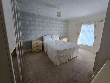 2 bedroom semi-detached house to rent - Photo 3