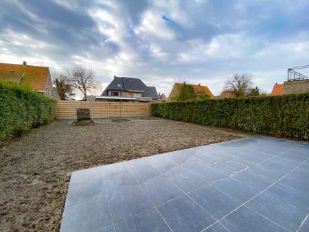 Gerenoveerde koppelvilla met 3 slaapkamers op een prachtige ligging te Nieuwpoort-Stad. - Photo 2