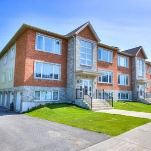 Nouveauté sur le marché Appartement à louer - Laval (Chomedey) (Carrefour Saint-Martin) - Photo 2