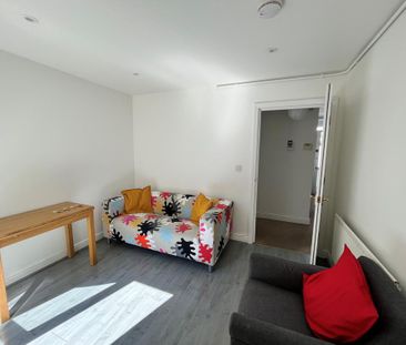 4 bedroom terraced house to rent - Photo 6