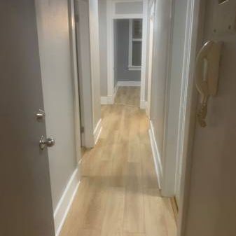 Beautiful and newly renovated 2 bedroom in prime location! - Photo 4