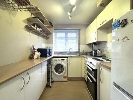 2 bedroom ground floor flat to rent - Photo 5