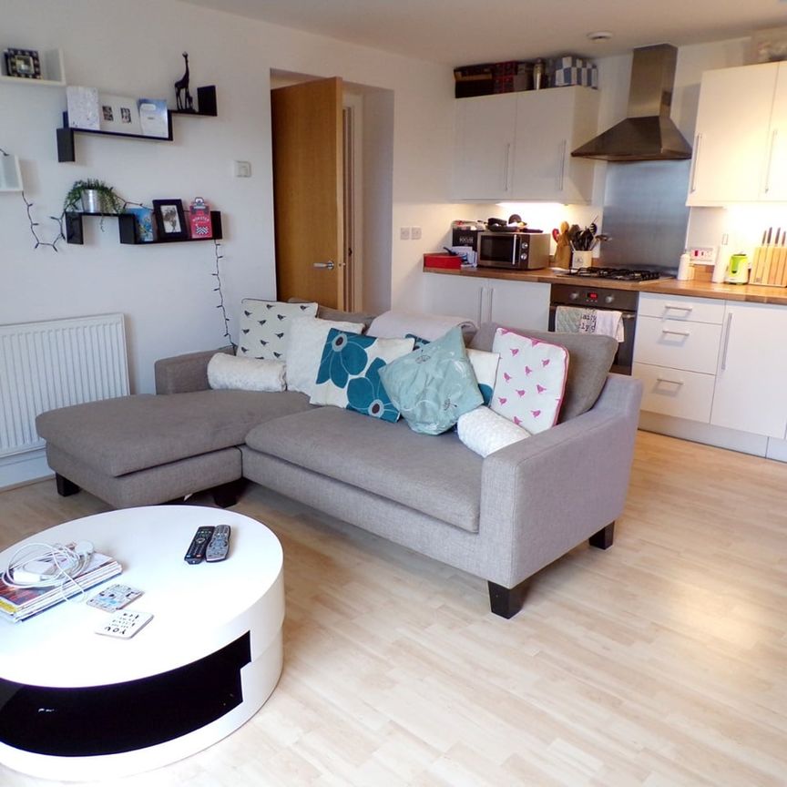 2 Bed Flat, St. Georges Grove, SW17 - Photo 1