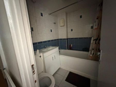 5 bedroom semi-detached house to rent - Photo 4