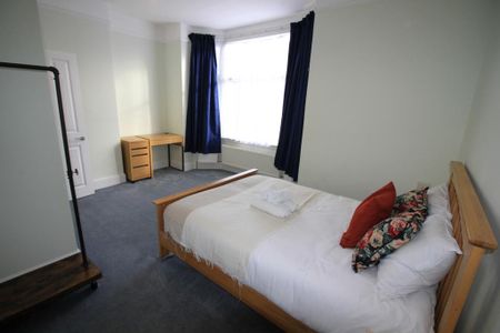 4 bedroom terraced house to rent - Photo 4