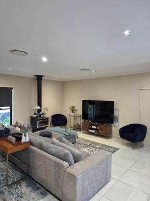 Stretton - Photo 1