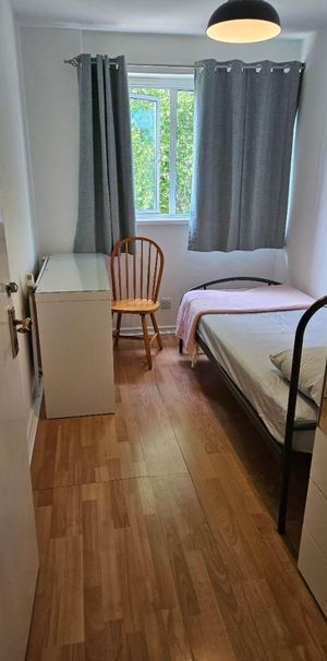 1 bedroom in a flat share to rent - Photo 1