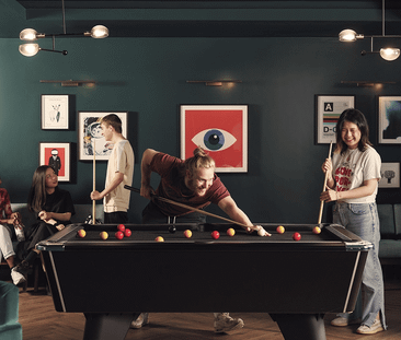 Large Standard Double Ensuite: Three Bed Flat - Photo 2