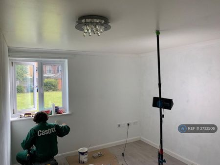 3 bedroom flat to rent - Photo 2