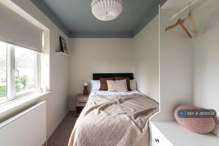 6 bedroom semi-detached house to rent - Photo 2