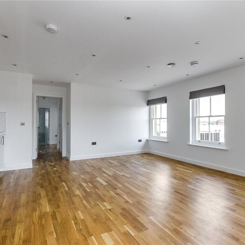 2 bedroom flat in Balham - Photo 2