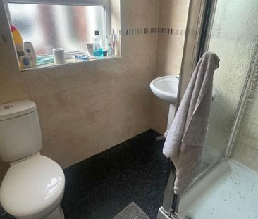 7 bedroom private hall to rent - Photo 4