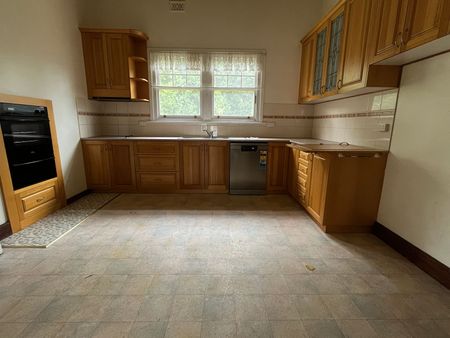 THREE BEDROOM HOUSE IN MARYBOROUGH - Photo 3