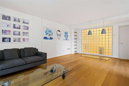 A spacious one bedroom apartment with south facing park views. - Photo 2