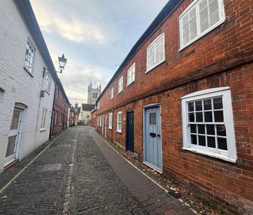 2 bedroom character property to rent - Photo 4