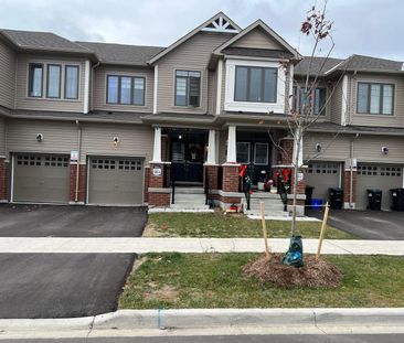 For Lease - 31 Tamworth Terrace, Barrie, Ontario - Photo 1