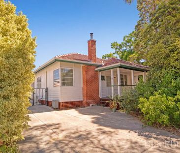 “CHARMING FAMILY HOME” - Photo 4