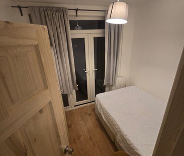 Room in a Shared House, Tildesley Road, SW15 - Photo 2