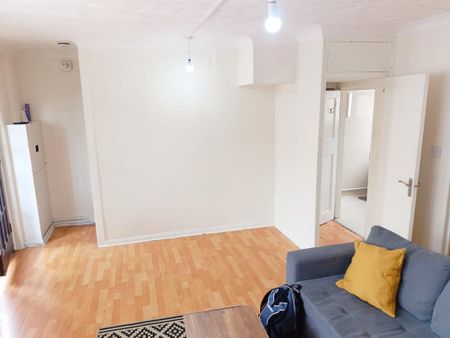 3 bedroom terraced house to rent - Photo 3