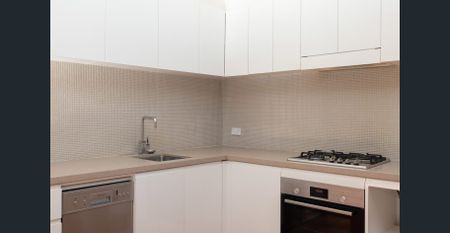 One-bedroom courtyard apartment / edge-of-village setting - Photo 4