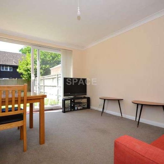 Courts Road, Reading, RG6 - Photo 1