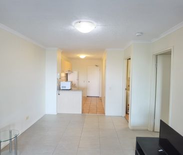 CATHEDRAL PLACE - 1 BEDROOM UNIT - NEW PAINTING NEW TILES - ENCLOSE... - Photo 1
