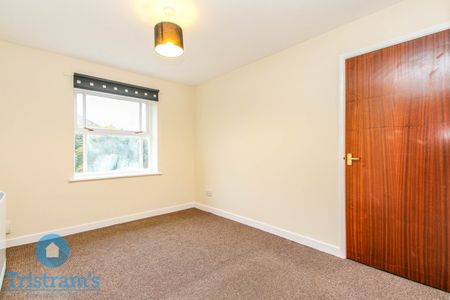 References Pending - 2 bed Flat - Photo 4