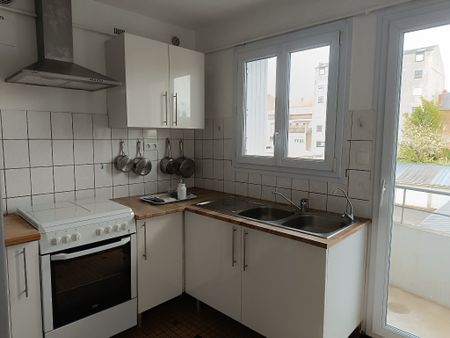 Location Appartement 3 pièces 56m² LA ROCHE SUR YON 85000 - Photo 5