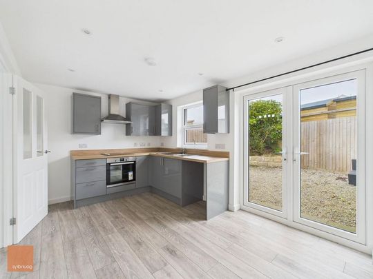 3 bedroom semi-detached house to rent - Photo 1