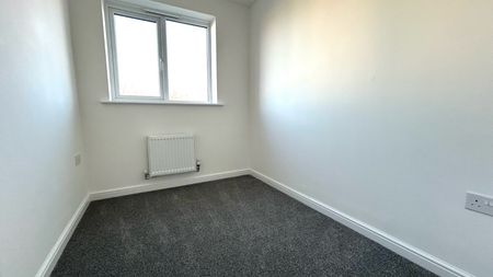 3 bedroom detached house to rent - Photo 3