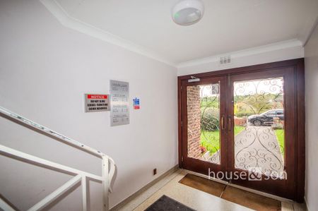 BH10, Redhill Drive Bournemouth, Redhill Drive
                    
Bournemouth - Photo 2