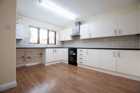 4 bedroom detached house to rent - Photo 4