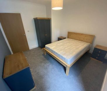 3 bedroom flat to rent - Photo 4