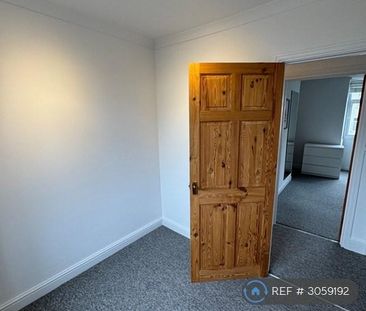 3 bedroom end of terrace house to rent - Photo 5