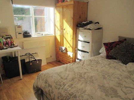 6 bedroom detached house to rent - Photo 3