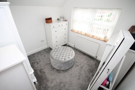 4 bedroom semi-detached house to rent - Photo 5