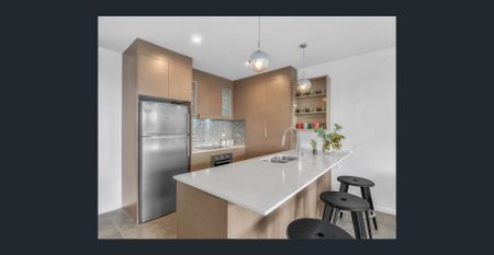 Sophisticated Two-Bedroom Apartment in “The Marc” – Luxury Living in Kangaroo Point - Photo 4