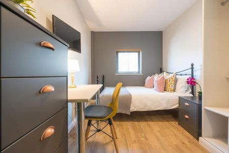 5 bedroom flat to rent - Photo 4