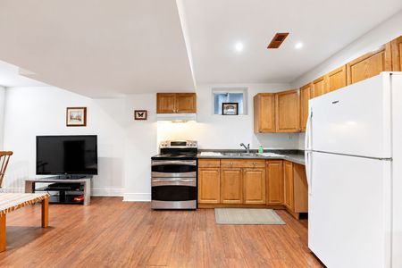 For Lease - 16 Braehead Drive, Richmond Hill, Ontario - Photo 2