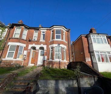 3 Bed Semi-Detached House, Broadlands Road, SO17 - Photo 2