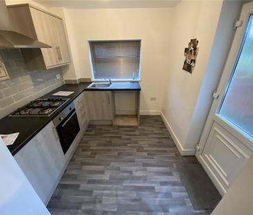 2 bedroom end of terrace house to rent - Photo 6