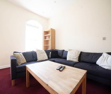 Flat 2 Seion Chapel Ambrose Street - Photo 2