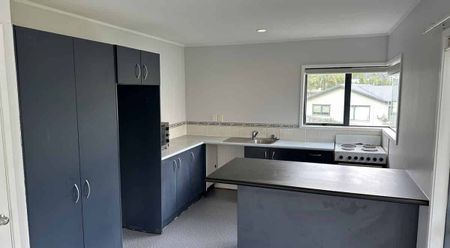 Sunny Elevated Home - Photo 2