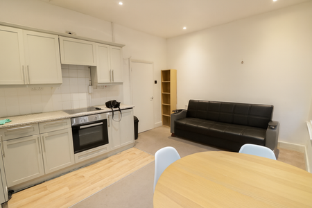 2 bedroom flat to rent - Photo 2