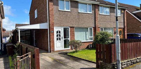 30 Queensway, Carrickfergus, BT38 7LA - Photo 2