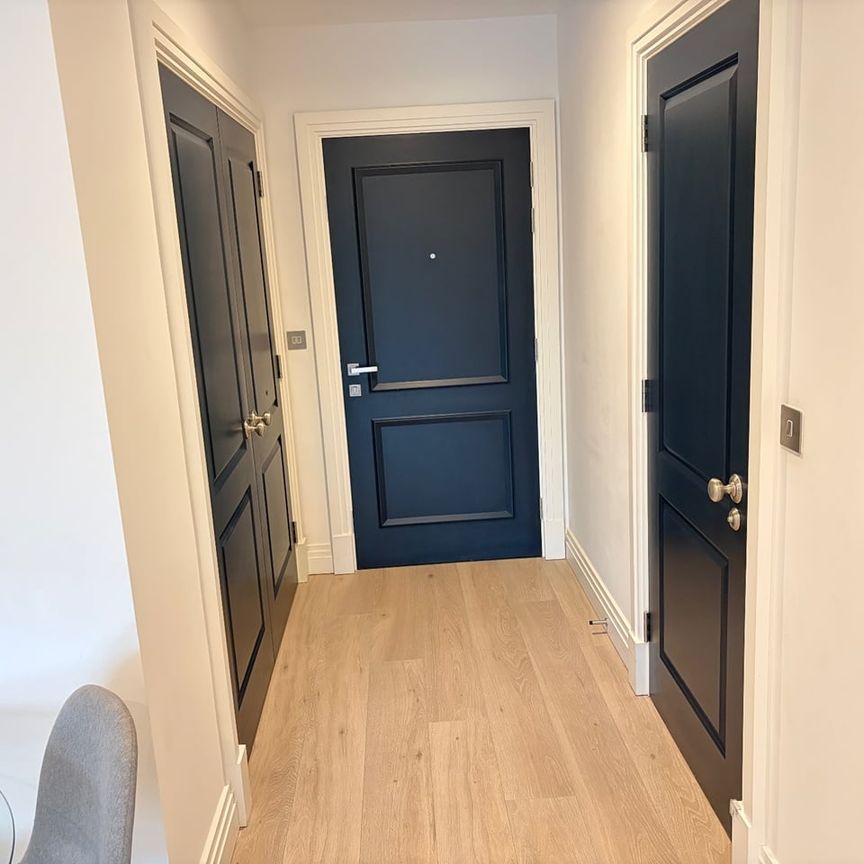 1 Bed Flat, Filmworks, W5 - Photo 1