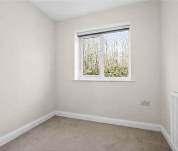 A detached 3 bedroom house with garage and gardens situated in Meas... - Photo 2