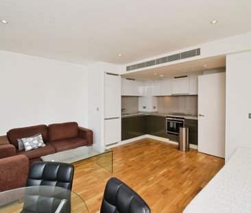 1 Bed Flat, Landmark West Tower, E14 - Photo 3
