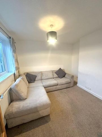 5 bedroom semi-detached house to rent - Photo 3